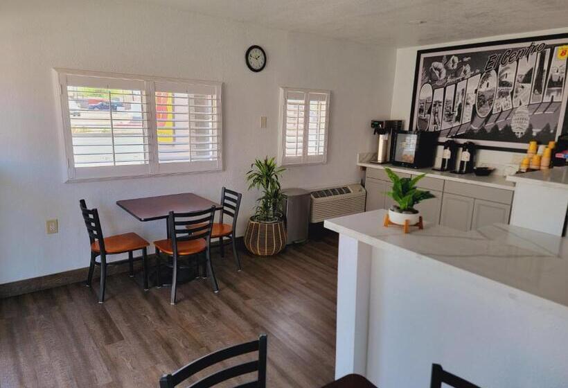 Отель Super 8 By Wyndham El Centro North