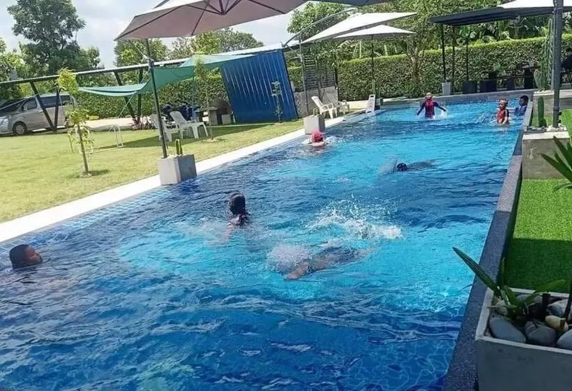 ペンション Family Pool View บ้านพักครอบครัวและสระว่ายน้ำ