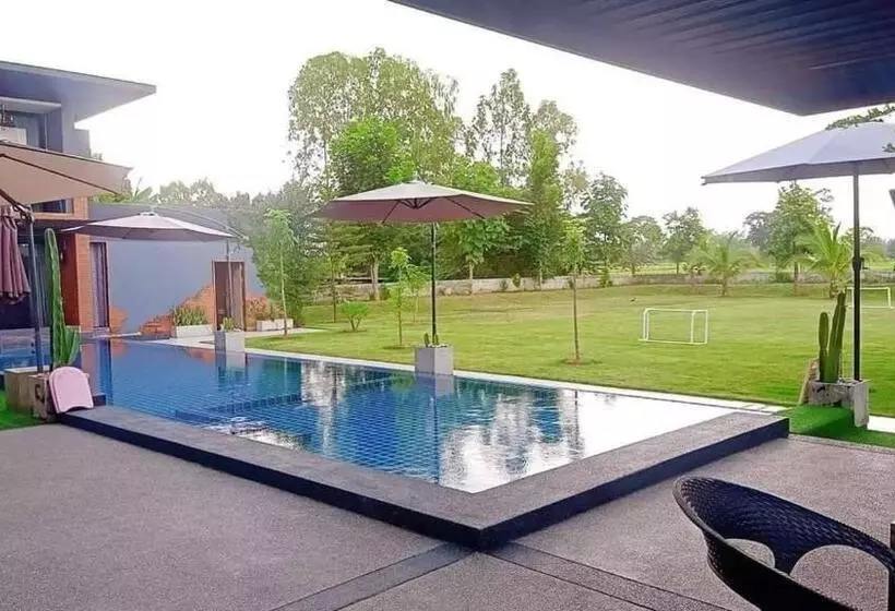 ペンション Family Pool View บ้านพักครอบครัวและสระว่ายน้ำ