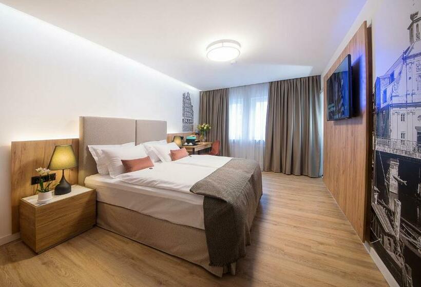 הוסטל Gästehaus Zum Roten Hahn