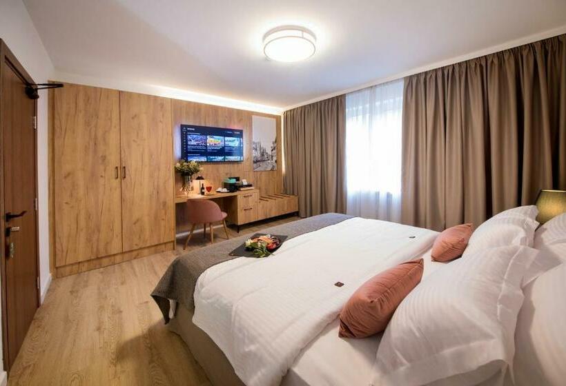 הוסטל Gästehaus Zum Roten Hahn