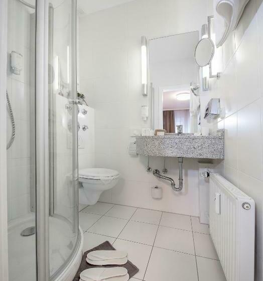 הוסטל Gästehaus Zum Roten Hahn