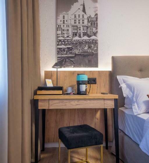 הוסטל Gästehaus Zum Roten Hahn