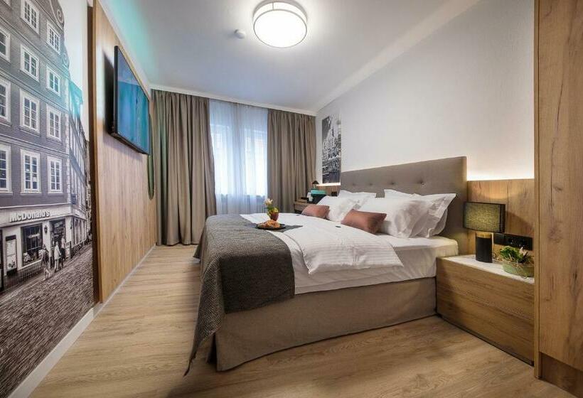 הוסטל Gästehaus Zum Roten Hahn