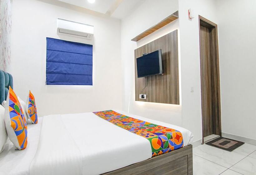 Fabhotel Yellow Leaf