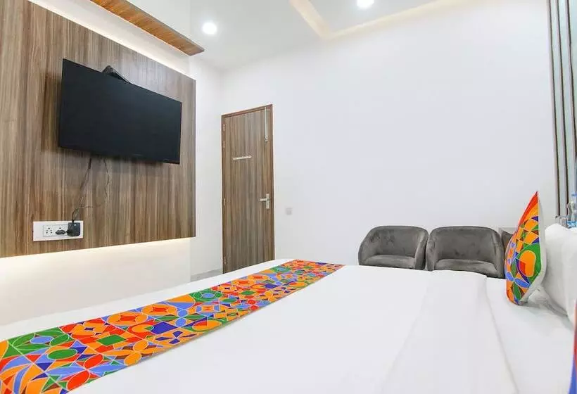 Fabhotel Yellow Leaf