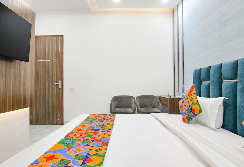 Fabhotel Yellow Leaf