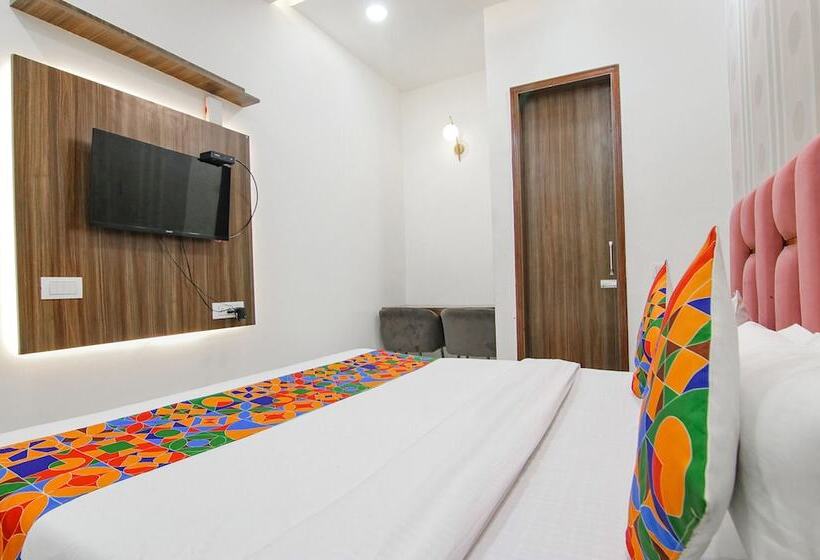 Fabhotel Yellow Leaf