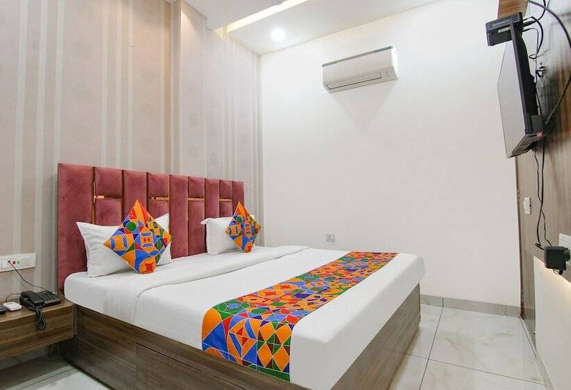 Fabhotel Yellow Leaf