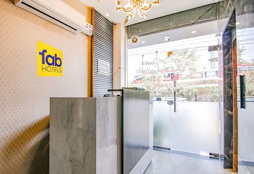 Fabhotel Yellow Leaf