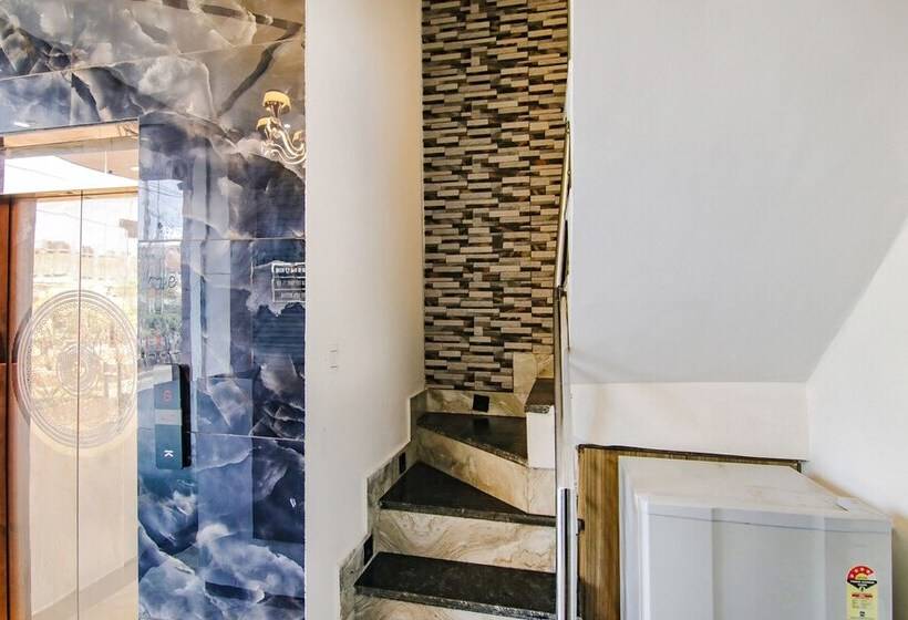 Fabhotel Yellow Leaf