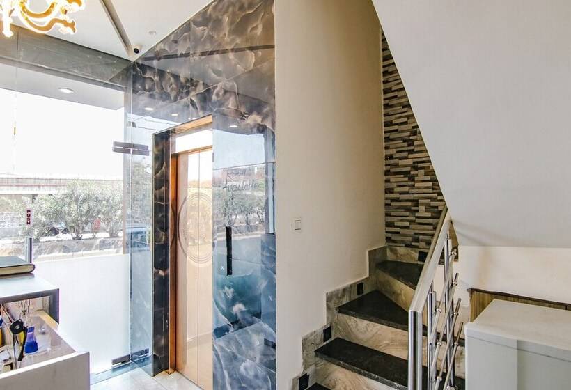 Fabhotel Yellow Leaf