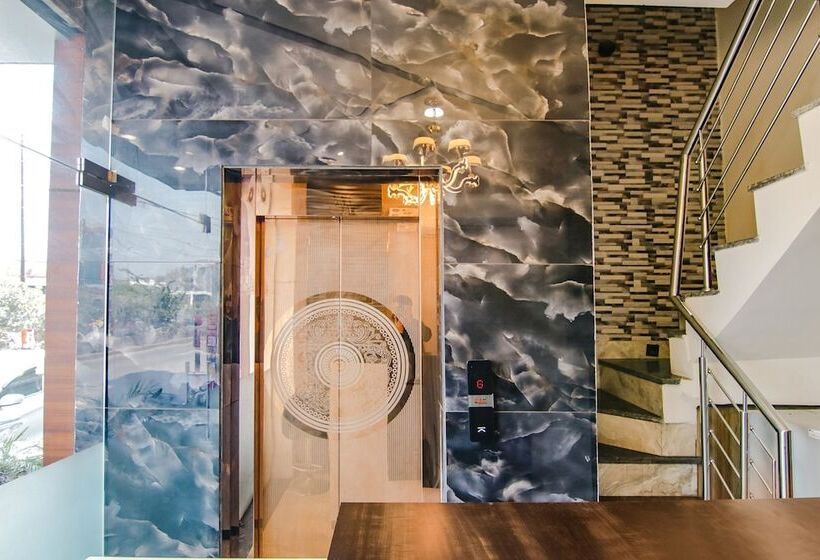 Fabhotel Yellow Leaf