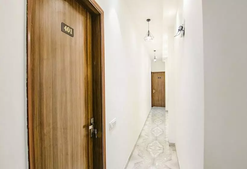 Fabhotel Yellow Leaf