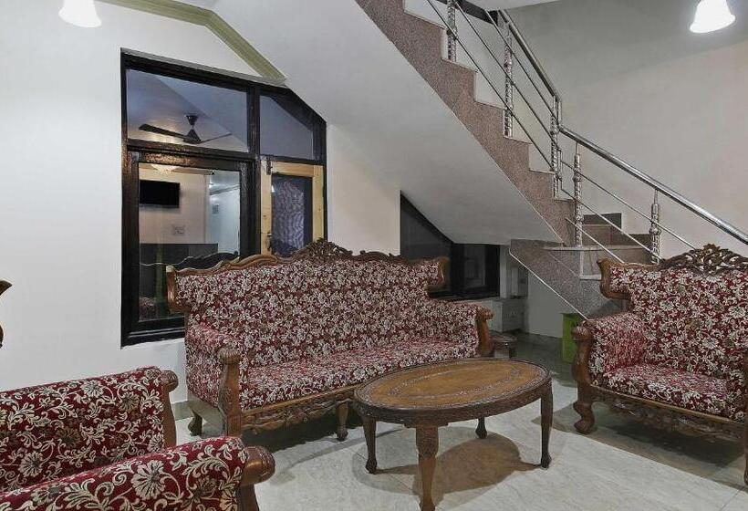 Hotel Oyo Flagship 81045 East Lodge