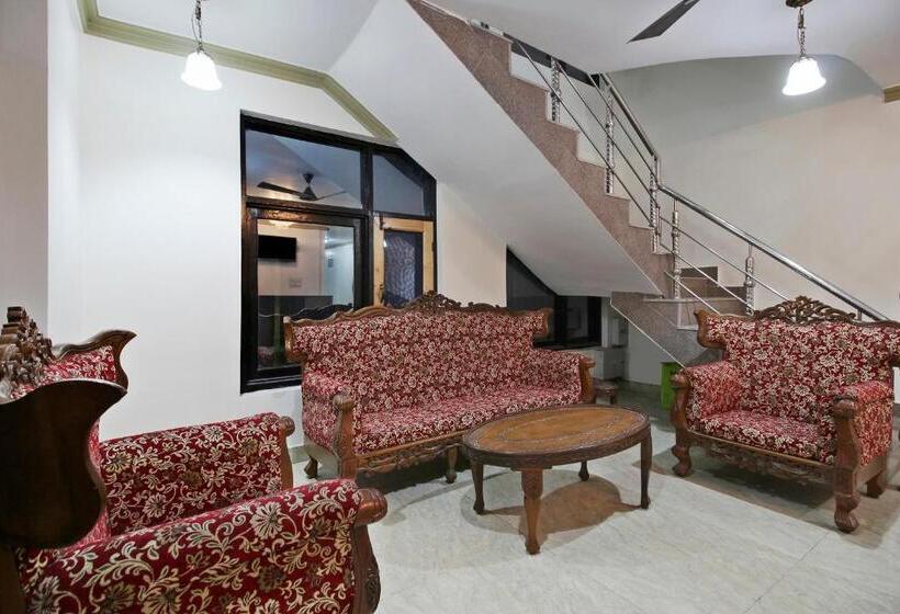 Hotel Oyo Flagship 81045 East Lodge