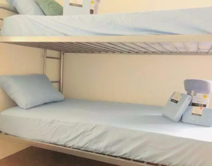 هاستل Men Only Dorms  3 Miles To The Beach