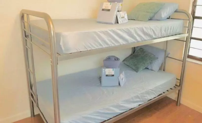 هاستل Men Only Dorms  3 Miles To The Beach