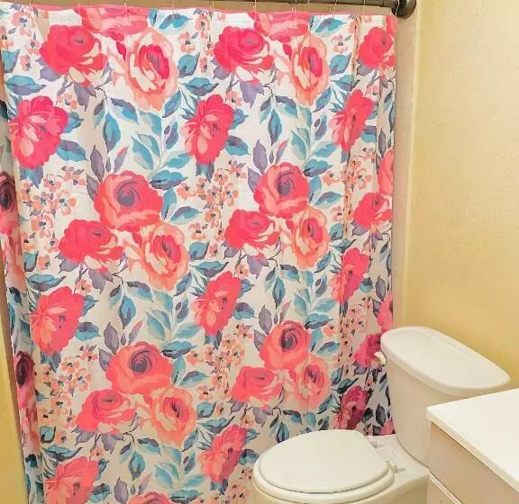 هاستل Men Only Dorms  3 Miles To The Beach