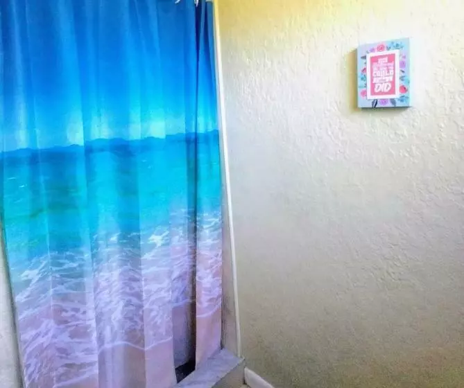 هاستل Men Only Dorms  3 Miles To The Beach