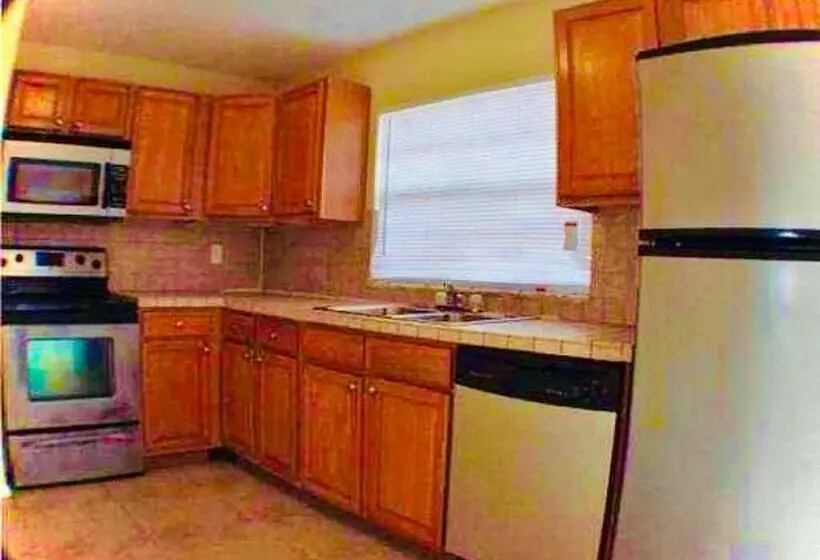 هاستل Men Only Dorms  3 Miles To The Beach