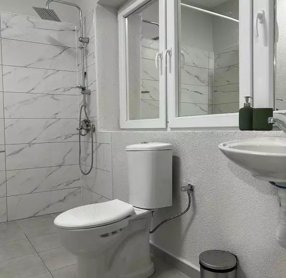 تختخواب و صبحانه Apartments & Restaurant Despina
