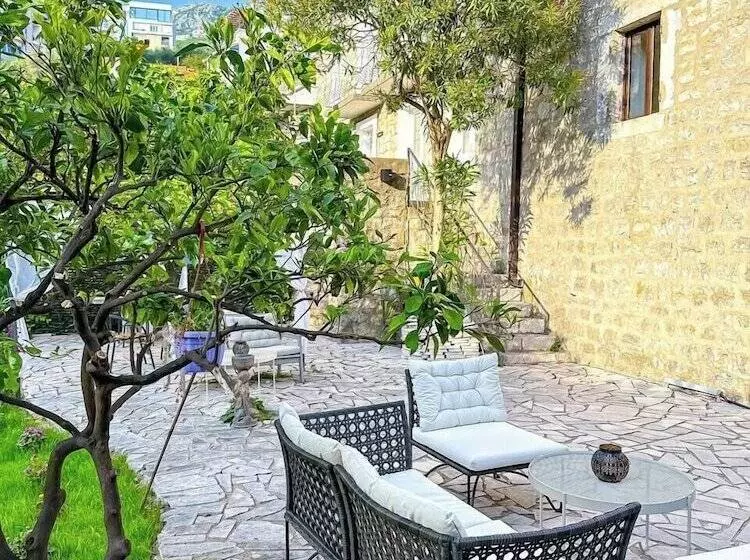 تختخواب و صبحانه Sereni̇ta Stone House
