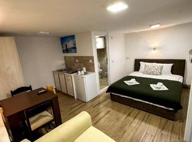 تختخواب و صبحانه Sereni̇ta Stone House