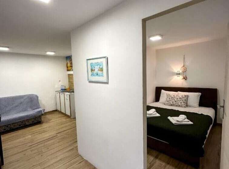 تختخواب و صبحانه Sereni̇ta Stone House