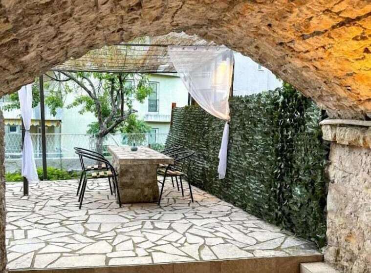 تختخواب و صبحانه Sereni̇ta Stone House