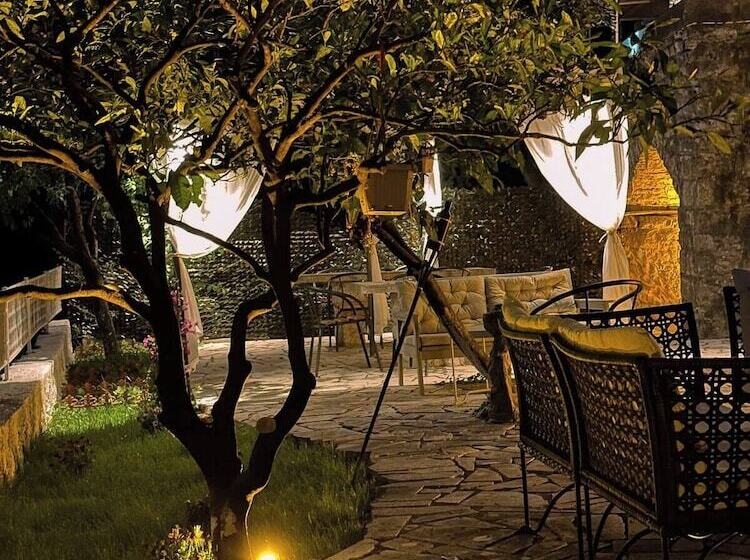 تختخواب و صبحانه Sereni̇ta Stone House