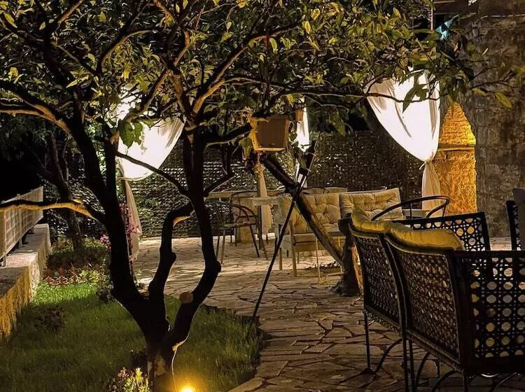 تختخواب و صبحانه Sereni̇ta Stone House