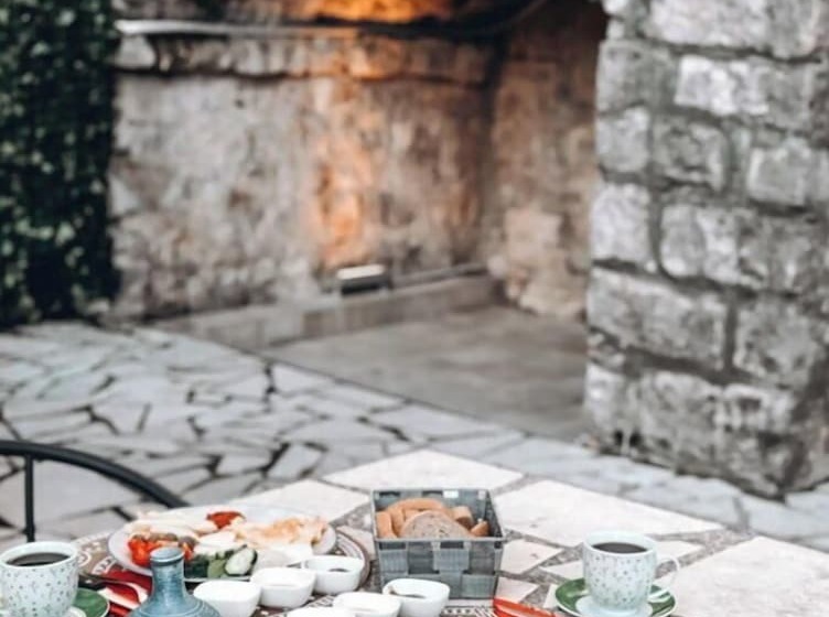 تختخواب و صبحانه Sereni̇ta Stone House