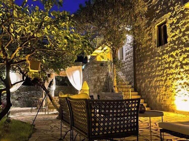 تختخواب و صبحانه Sereni̇ta Stone House