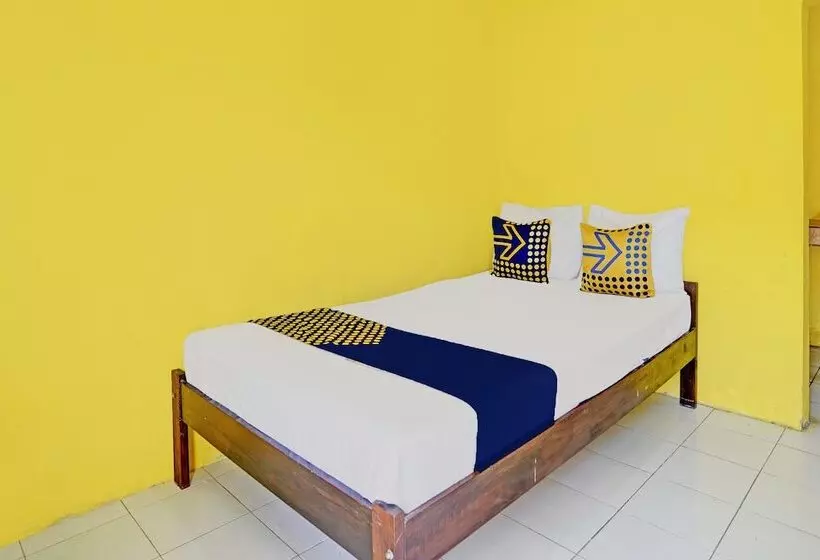 هتل Spot On 92372 Rinda Homestay Syariah & Resto