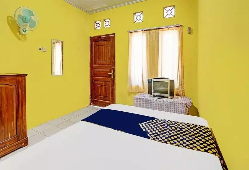 هتل Spot On 92372 Rinda Homestay Syariah & Resto