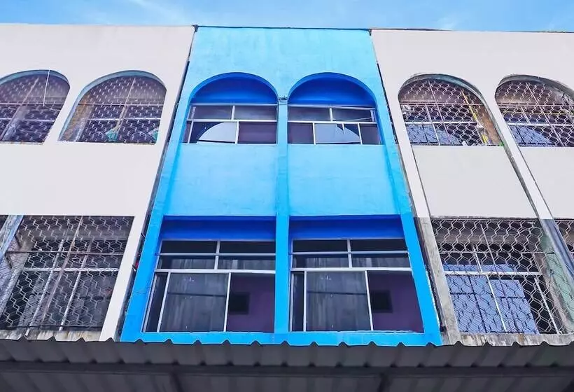 ホテル Spot On 92389 Fendi Homestay Syariah