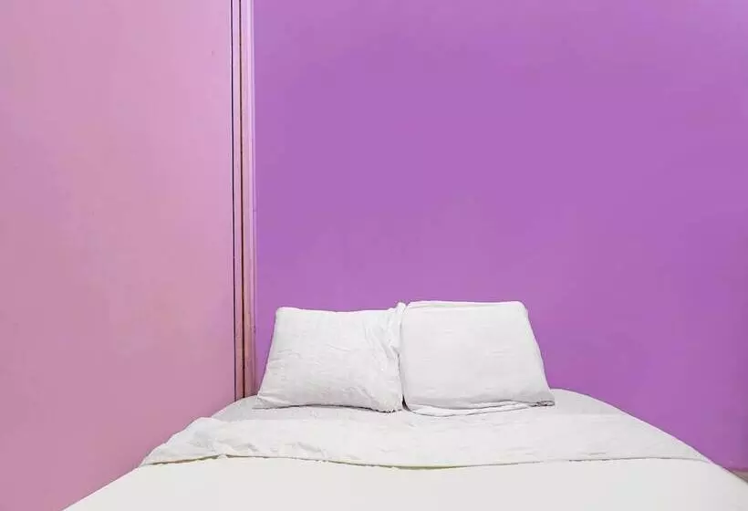 ホテル Spot On 92389 Fendi Homestay Syariah