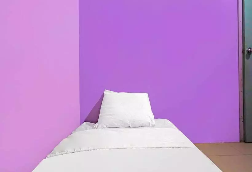 ホテル Spot On 92389 Fendi Homestay Syariah