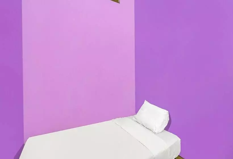 ホテル Spot On 92389 Fendi Homestay Syariah