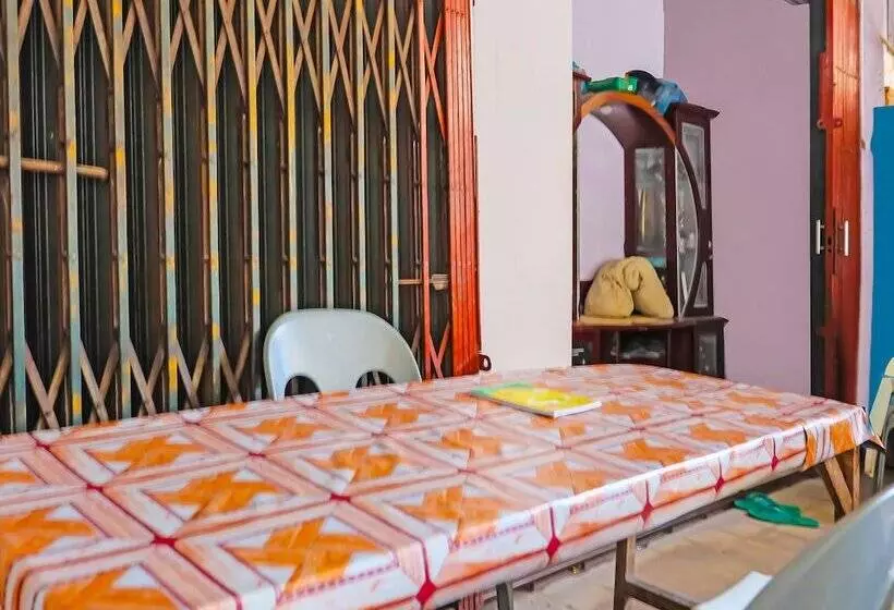 ホテル Spot On 92389 Fendi Homestay Syariah