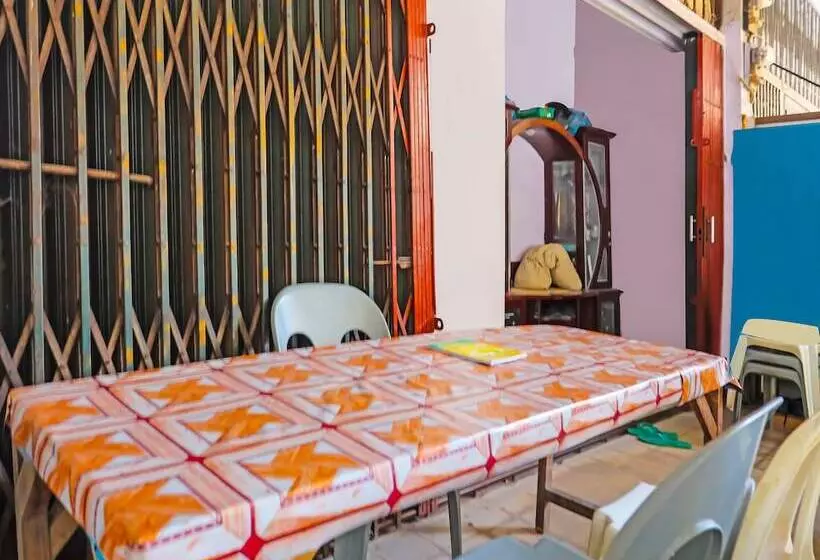 ホテル Spot On 92389 Fendi Homestay Syariah