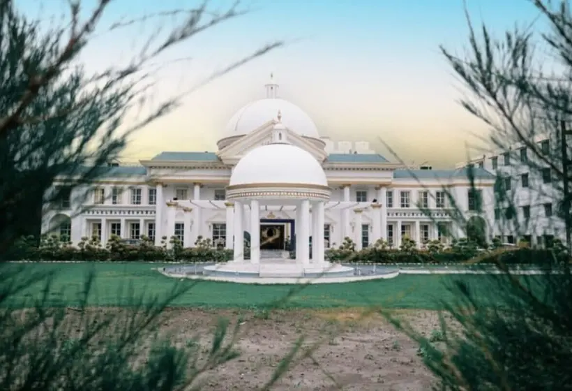 ホテル The Royal Palace