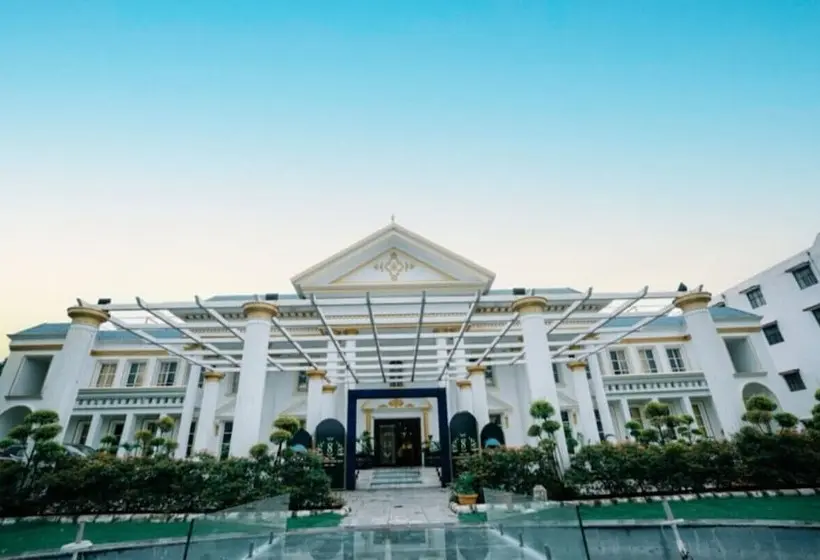 ホテル The Royal Palace