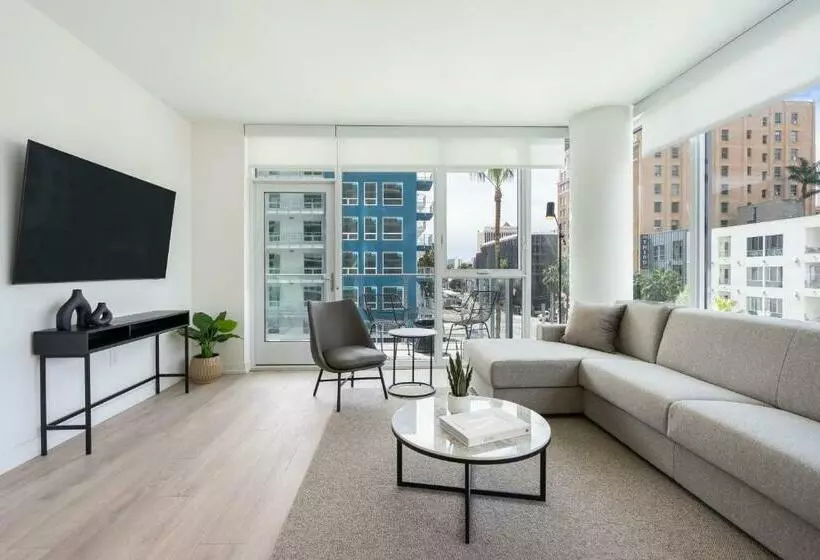 Hotelli Level Long Beach   East Village