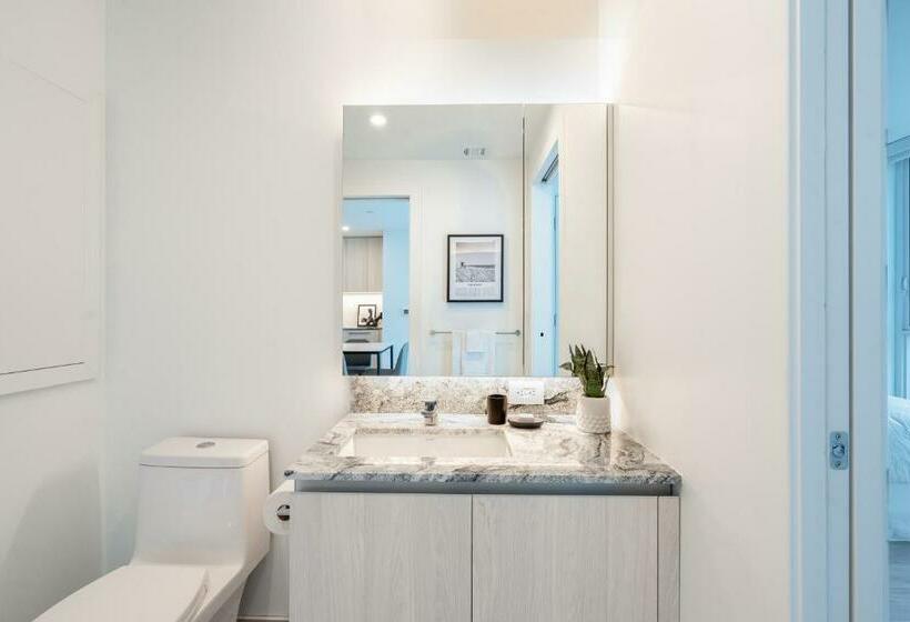 ホテル Level Long Beach   East Village