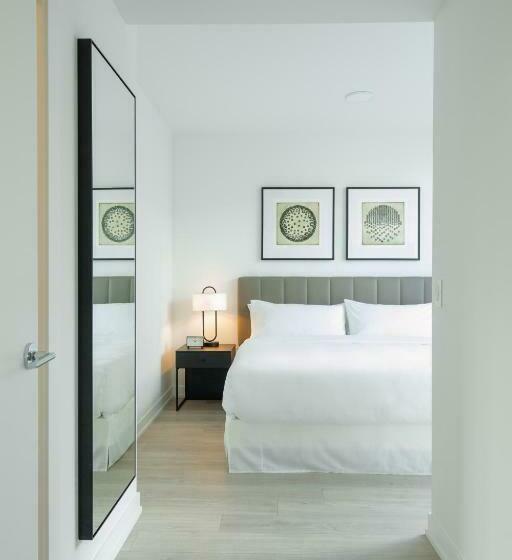 ホテル Level Long Beach   East Village