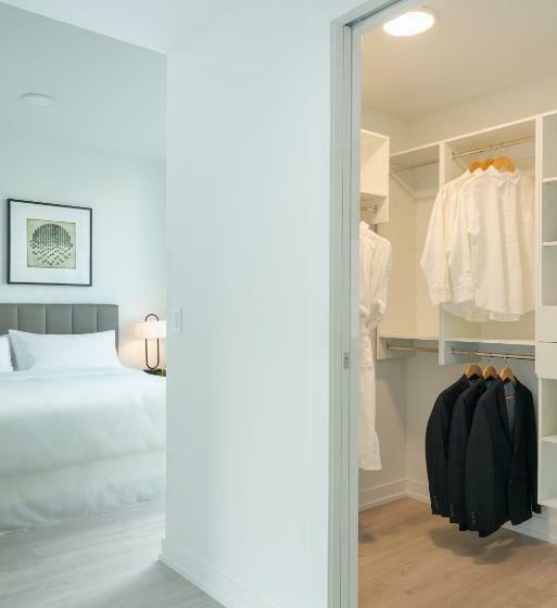 ホテル Level Long Beach   East Village