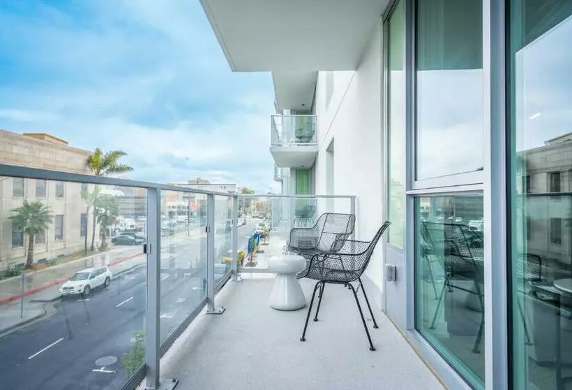 Hotelli Level Long Beach   East Village