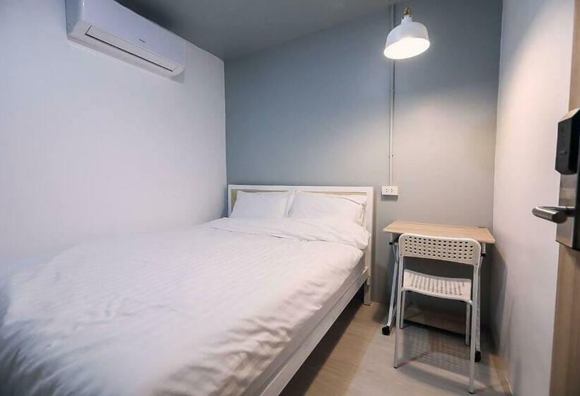 Local Time Bangkok Hostel&cafe